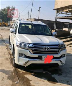تۆیۆتا لاند کروزەر